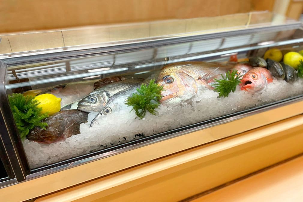 玄界灘の新鮮な魚介を中心に、旬の食材をご用意しております。