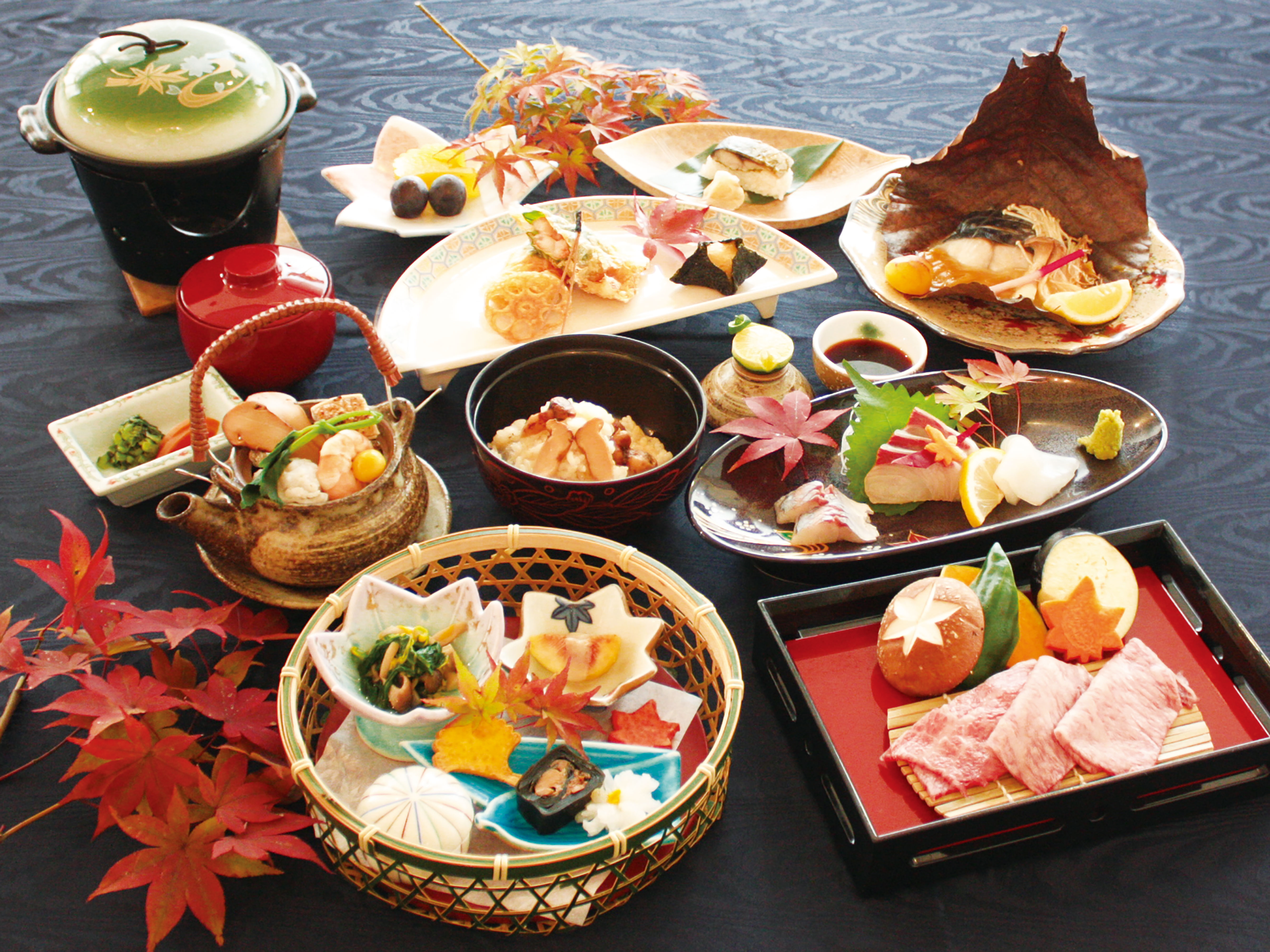 秋の味覚の王様「松茸」と、高級和牛「佐賀牛」を味わう会席ご予約受付中